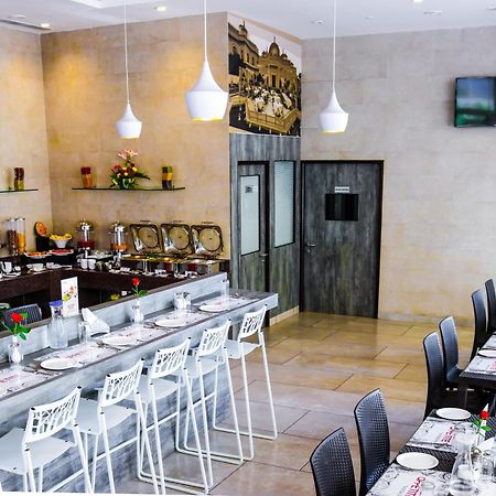 7 Apple Hotel, Vadodara Eksteriør billede
