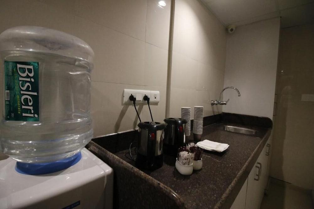 7 Apple Hotel, Vadodara Eksteriør billede