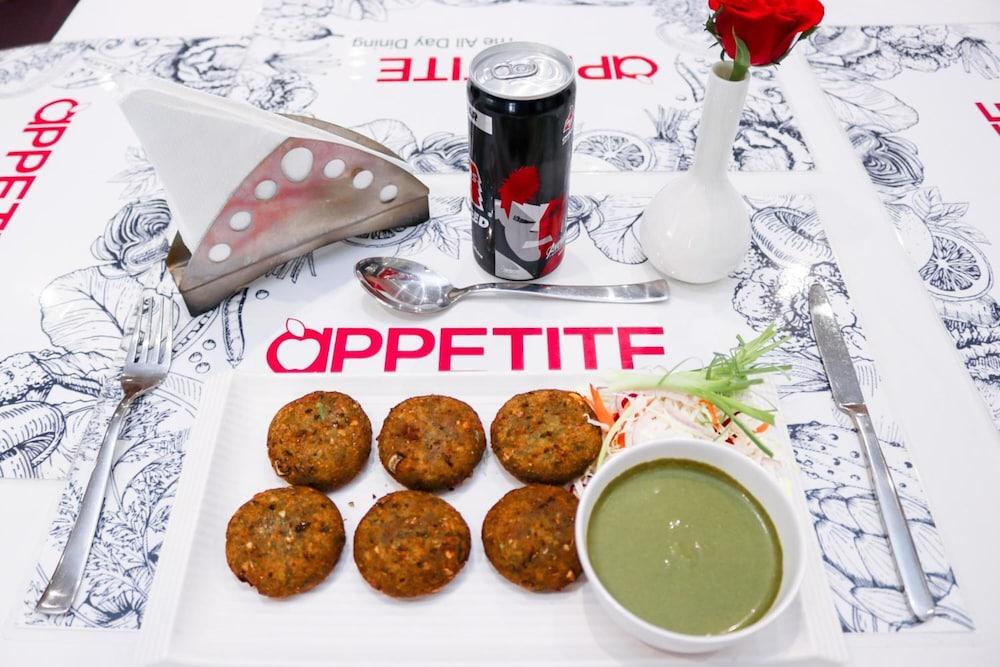 7 Apple Hotel, Vadodara Eksteriør billede