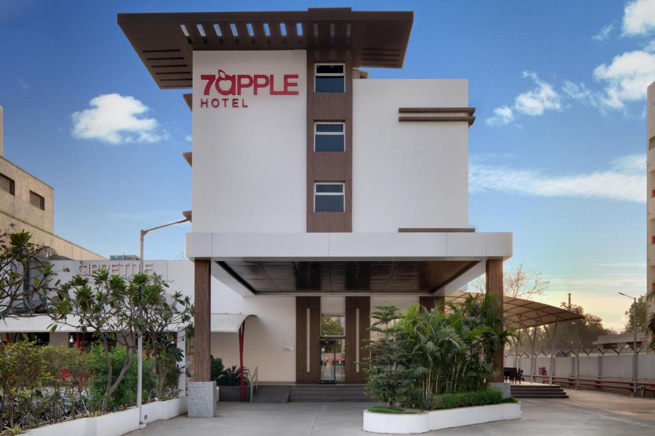 7 Apple Hotel, Vadodara Eksteriør billede