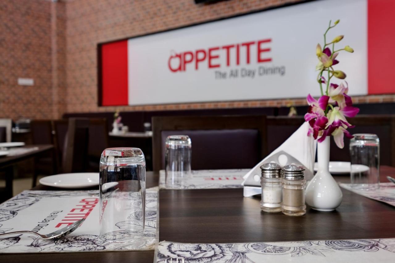 7 Apple Hotel, Vadodara Eksteriør billede